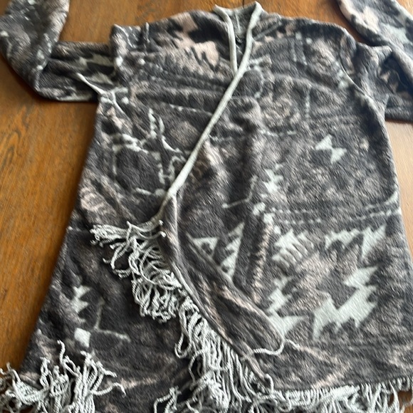 Lucky Brand Gray and Pink Patterned Cardigan Fringe Size Large - Picture 6 of 15